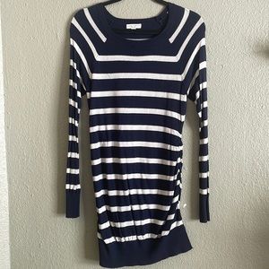 Great condition, lightly worn maternity dress/tunic